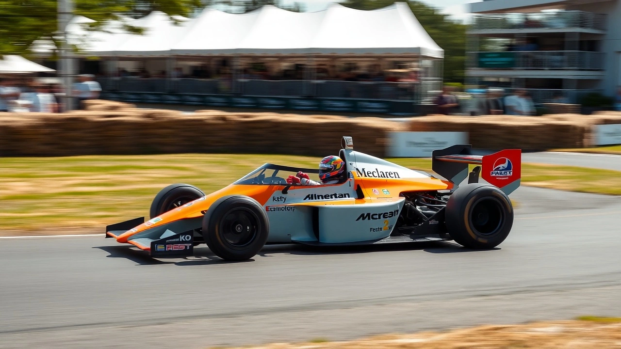 Alain Prost conduit la McLaren MP4/4 au Festival de Goodwood