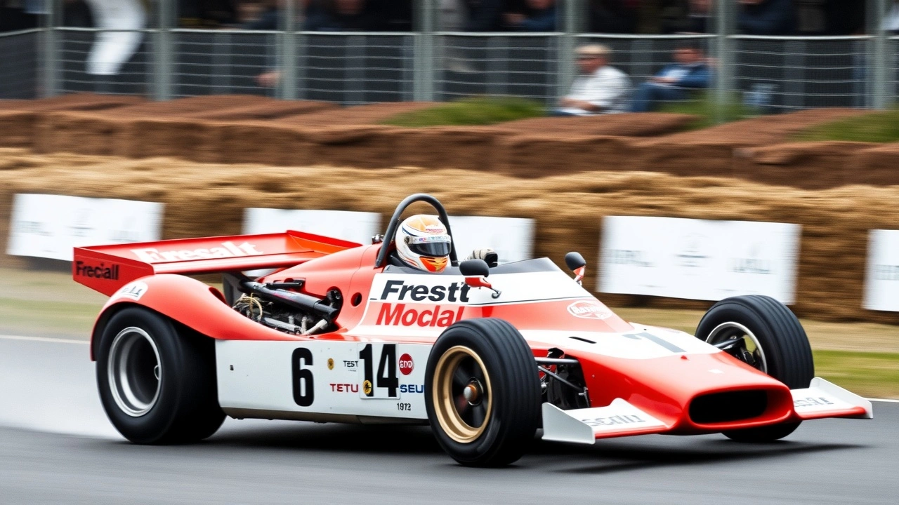 Alain Prost conduisant la McLaren MP4/4 au Festival de Goodwood