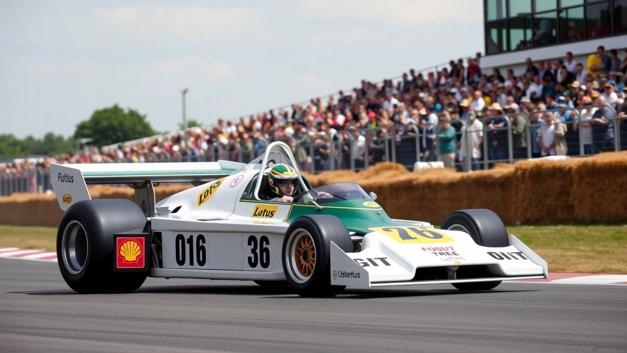 voiture de course Lotus 97T sur circuit